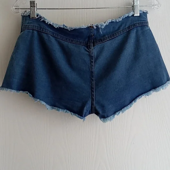 Chicos | Ultra High Fringe Denim Shorts - Picture 3 of 4